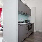 Modern Studio Apartment In Prime Central Location