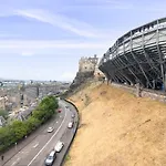 Joivy Cozy Apt Near Edinburgh Castle