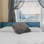 Edinburgh City Centre Jasmine Apartment -Sleeps 7