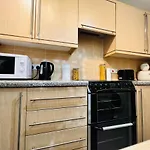 Peaceful 2 Bedroom Flat With Free Parking