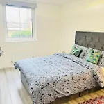 Superb 2 Bedroom Apartment With Free Parking