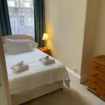 Fantastic Location 10 Mins To Princes Street- 15 To Royal Mile- Main Door-Patio