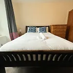 Convenient 2Br Flat Gorgie Edinburgh