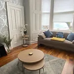 Lovely Main Door 2 Bed Apartment