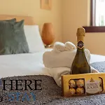 Lovely Apartment By The Hillwood Park-Free Parking