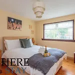 Lovely Apartment By The Hillwood Park-Free Parking