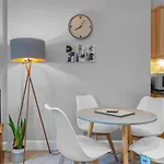 Cheerful Stays: 2 Bedroom Sleeps 6