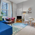 Cheerful Stays: 2 Bedroom Sleeps 6