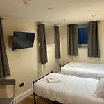 Twin Room With En-Suite