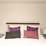 Edinburgh 2-Bedroom Cottage With Parking - Ground Floor
