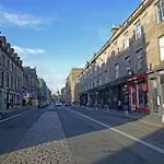 George IV Bridge - Superbly Located 3 Bedroom!