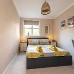 Cosy Roseburn Apartment, Edinburgh - 2 Bedrooms, Free Parking