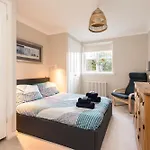 Cosy Roseburn Apartment, Edinburgh - 2 Bedrooms, Free Parking