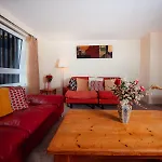 Fab Arthur Seat Views, Old Town Apartment