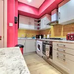 Drumdryan Ground Floor Central Aparthotel