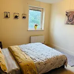 Stunning 2 Bedroom Flat In Edinburgh