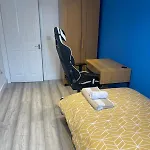 One Bedroom In Spacious Bungalow, Free Parking & Private Entrance