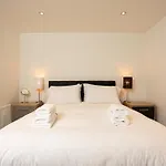 Comfy 2 Bedroom Apartment Near Edinburgh City Centre