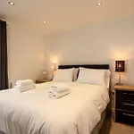 Comfy 2 Bedroom Apartment Near Edinburgh City Centre