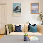 Elegant Edinburgh Stockbridge 2-Bedroom Apartment - Ground Floor