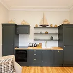 Elegant Edinburgh Stockbridge 2-Bedroom Apartment - Ground Floor
