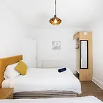 Warm & Welcoming Apartment In City Centre - Meadows 6