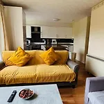 Edinburgh Two Bedrooms Apartment With Free Parking