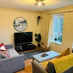 Edinburgh Two Bedrooms Apartment With Free Parking