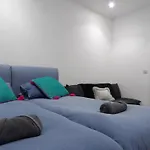 Architect Designed Meadows Central Apartment