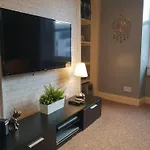 The Broughton Residence - Modern 1 Bed Flat - Walking Distance From City Centre