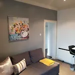 The Broughton Residence - Modern 1 Bed Flat - Walking Distance From City Centre