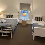 4 Bed Bungalow Near Airport