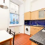 Joivy Charming Flat Near St Giles