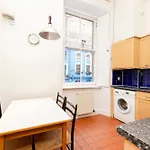 Joivy Charming Flat Near St Giles