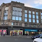City Center Apartment In Edinburgh