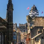 F&O Apartments - 1 Bedroom Royal Mile Apt Stunning Castle View Sleeps 2