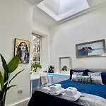 Spacious Luxury 3 Bedroom, 2 Bathroom Apartment - Next To Royal Mile And Edinburgh Castle !