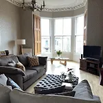 Quiet Room In Vibrant Bruntsfield With Private Parking