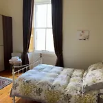 Quiet Room In Vibrant Bruntsfield With Private Parking