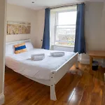 3 Bedroom Apartment With Castle Views