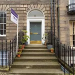 Altido Quiet City Centre Spacious Apartment
