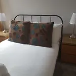 Dalry Modern Edinburgh Flat