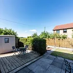 3 BED House w/Drive&Garden v/Fast WiFi near bioQuarter