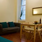 2 Bedroom Apartment In Pleasance