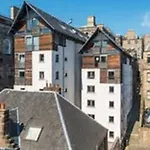 2 Bedroom Apartment Off Royal Mile