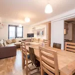 2 Bedroom Apartment Off Royal Mile