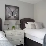 2 Bedroom Flat With Garage Parking