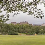 3 Bed Overlooking Meadows Park