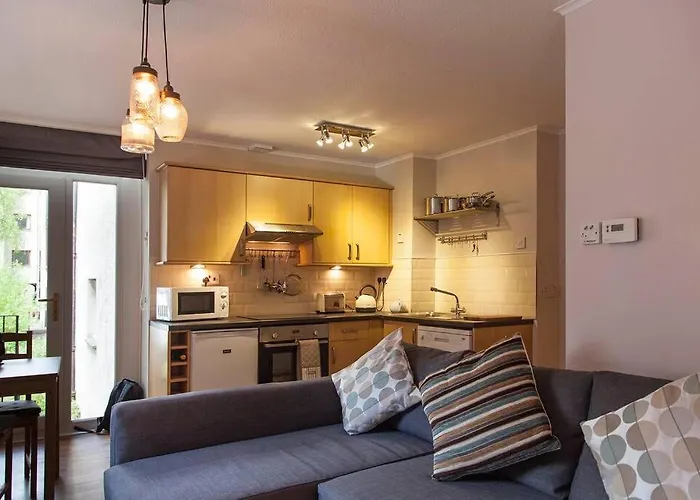 Ground Floor, 1 Bedroom Edinburgh Apartment With Double Bed