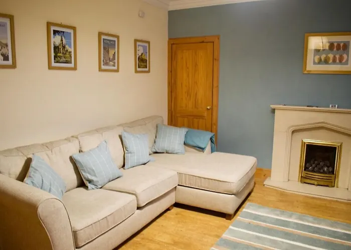 Newly Refurbed Home With Free Parking